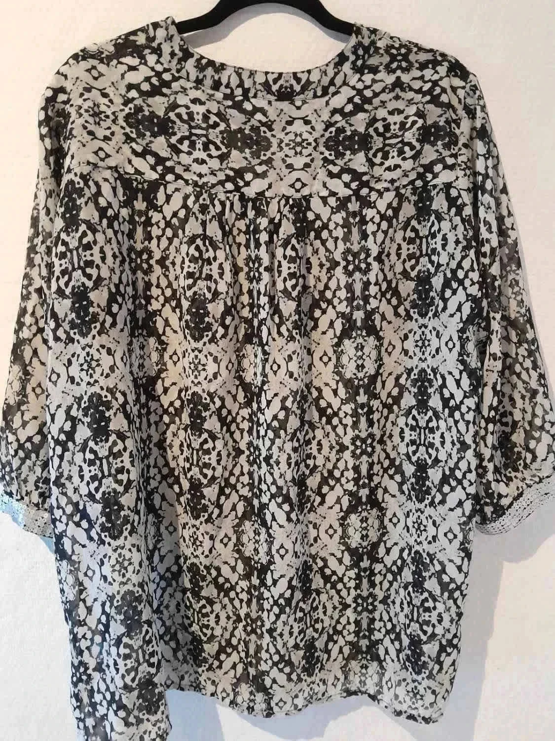 Túnica estampada cinza e preta, tamanho 56, Marca Créaline – photo 8
